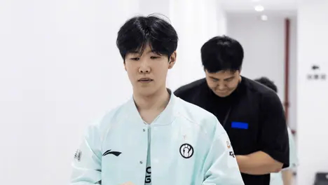 宝蓝抽签引爆热议！瑞士轮抽签现死亡之组，GEN对阵T1成电竞赛事抽签焦点